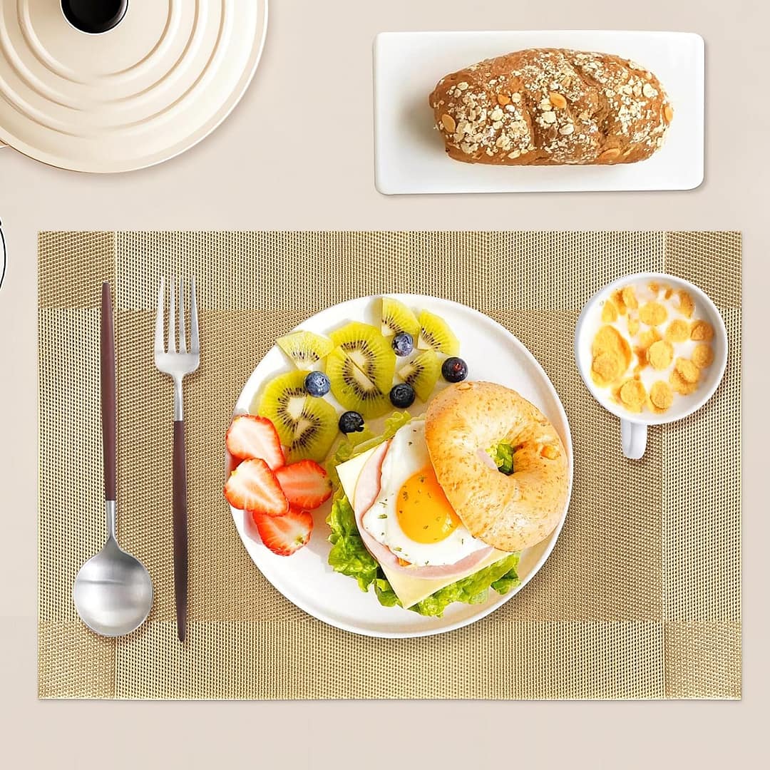 FGSAEOR Placemats Set of 6, Place Mats for Kitchen Dining Table, Heat-Resistant Anti-Skid Stain Washable PVC Table Mats, Easy to Cleaning Woven Vinyl Dinner Mats, Gold